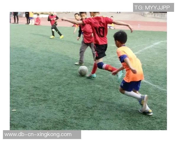 小达人足球秀：点燃孩子们的足球梦想与激情，展现青春活力与团队精神